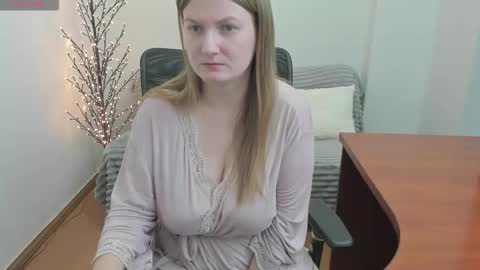 Mila online show from December 2025 11:32:01 PM