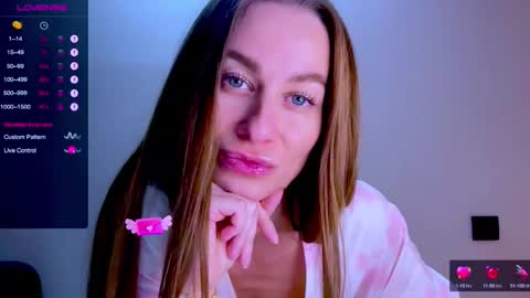 Mia online show from October 2025 05:24:02 PM