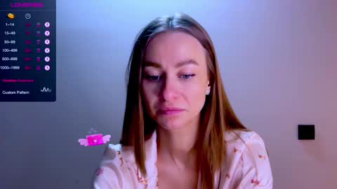 Mia online show from December 2025 01:49:02 PM