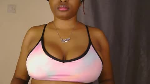 Snapshot of sweet_miah12 chatting on March 2026 10:53:01 PM Queen debby online show from March 2026 10:53:01 PM