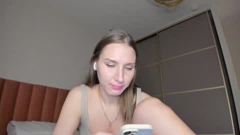 Snapshot of sweet_miss381 chatting on March 2025 01:06:02 PM Sofi online show from March 2025 01:06:02 PM