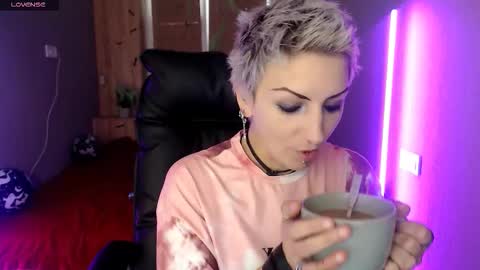 sweet_n_strong online show from November 2025 08:14:02 AM