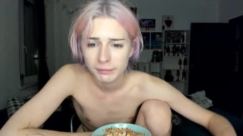 kira online show from October 2025 10:04:01 PM