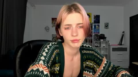 Snapshot of sweet_peach__ chatting on March 2026 07:43:02 PM kira online show from March 2026 07:43:02 PM