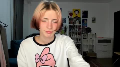 Snapshot of sweet_peach__ chatting on March 2026 07:39:01 PM kira online show from March 2026 07:39:01 PM