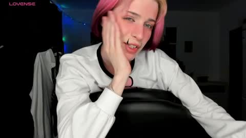 Snapshot of sweet_peach__ chatting on April 2026 04:23:01 PM kira online show from April 2026 04:23:01 PM