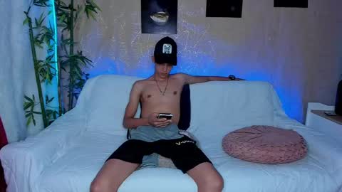 Start 18 year  Noa 19 year online show from February 2025 10:58:01 PM