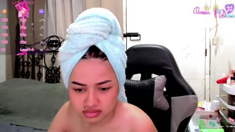 Snapshot of sweet_sirenxx chatting on May 2026 08:12:02 AM Leah online show from May 2026 08:12:02 AM