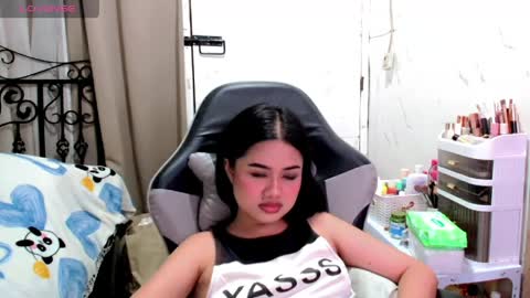 Snapshot of sweet_sirenxx chatting on May 2026 06:49:02 PM Leah online show from May 2026 06:49:02 PM