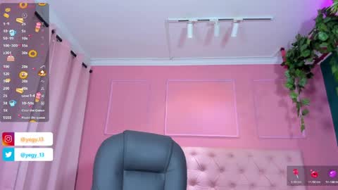Snapshot of sweet_starxx chatting on May 2026 11:43:01 PM Yeileen online show from May 2026 11:43:01 PM