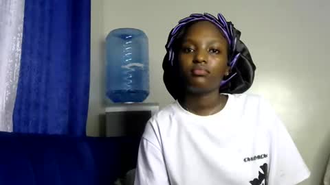 sweet_strawberina online show from May 2026 06:20:01 AM