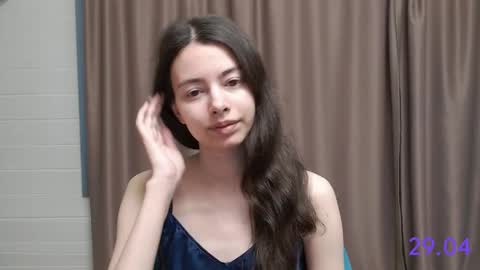 Snapshot of sweet_sweet_angel chatting on April 2026 05:55:01 AM Angel online show from April 2026 05:55:01 AM