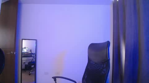 Snapshot of sweet_venus4 chatting on April 2026 09:39:33 PM sweet_venus4 online show from April 2026 09:39:33 PM