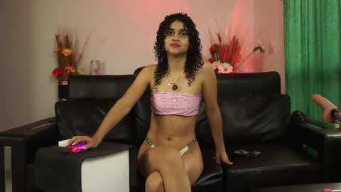 Salom independent model online show from November 2025 07:25:01 PM