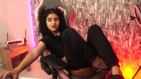 Snapshot of sweetbonii chatting on January 2026 10:34:02 PM Salom independent model online show from January 2026 10:34:02 PM