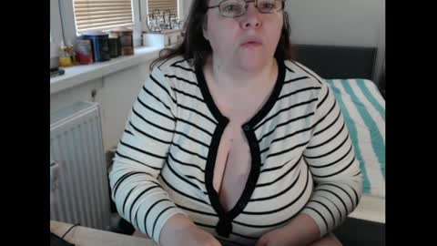 Sweetboobs85h online show from March 2026 08:42:02 AM