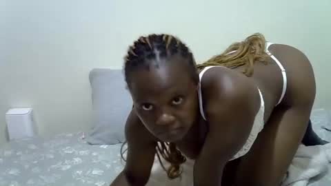 Snapshot of sweetbooty05 chatting on April 2026 07:22:01 PM sweetbooty05 online show from April 2026 07:22:01 PM