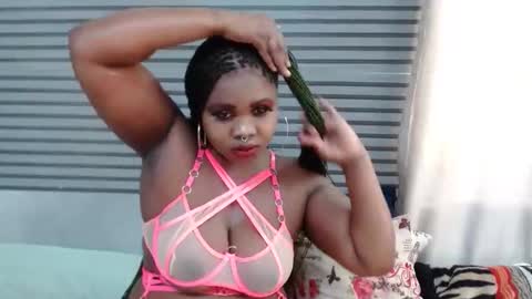 Snapshot of sweetcandypussy25 chatting on March 2026 11:47:01 AM queen online show from March 2026 11:47:01 AM