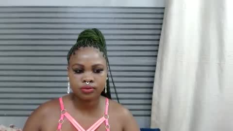 Snapshot of sweetcandypussy25 chatting on March 2026 05:16:01 PM queen online show from March 2026 05:16:01 PM