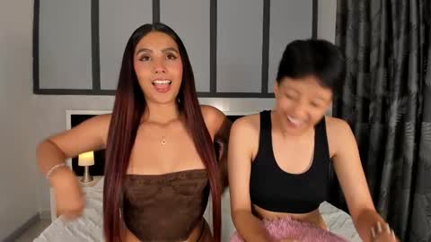 Snapshot of sweetcoupple chatting on November 2025 01:05:02 AM Eva Short hair girl - Victoria Long red hair online show from November 2025 01:05:02 AM