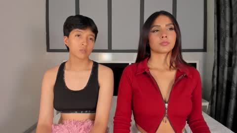 Snapshot of sweetcoupple chatting on November 2025 11:40:01 PM Eva Short hair girl - Victoria Long red hair online show from November 2025 11:40:01 PM