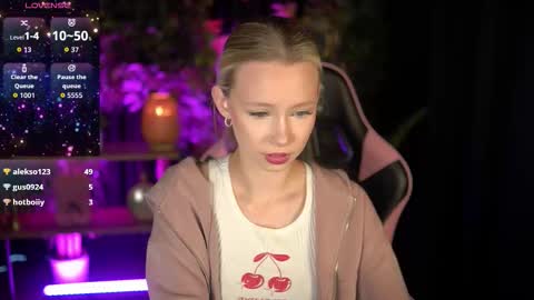 Snapshot of sweetdaisy_me chatting on March 2026 08:18:01 AM Lina online show from March 2026 08:18:01 AM