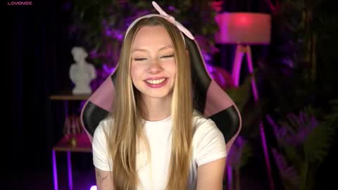 Snapshot of sweetdaisy_me chatting on March 2026 04:24:02 PM Lina online show from March 2026 04:24:02 PM