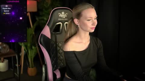 Snapshot of sweetdaisy_me chatting on March 2026 05:07:01 PM Lina online show from March 2026 05:07:01 PM