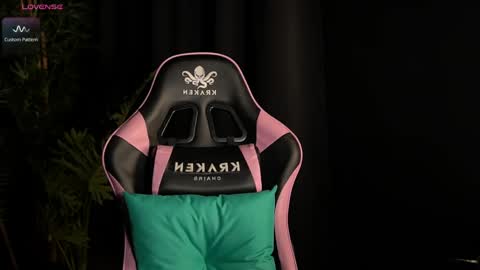 Snapshot of sweetdaisy_me chatting on April 2026 05:11:01 PM Lina online show from April 2026 05:11:01 PM