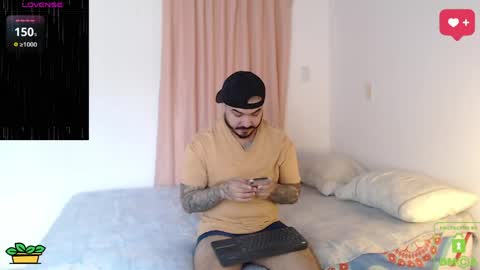 Snapshot of sweetdesires_ chatting on May 2026 02:46:01 PM online show from May 2026 02:46:01 PM