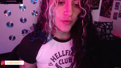 Abril online show from November 2025 05:02:02 PM