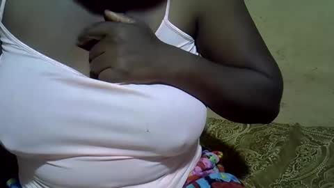 Snapshot of sweetdivah2 chatting on February 2026 06:44:01 PM divinah online show from February 2026 06:44:01 PM