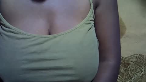 Snapshot of sweetdivah2 chatting on February 2026 12:00:01 AM divinah online show from February 2026 12:00:01 AM