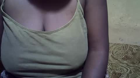 Snapshot of sweetdivah2 chatting on June 2026 11:43:01 PM divinah online show from June 2026 11:43:01 PM