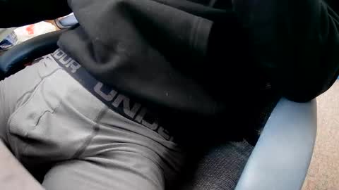 Snapshot of sweetdong chatting on April 2026 04:18:01 PM Stick around its a grower online show from April 2026 04:18:01 PM