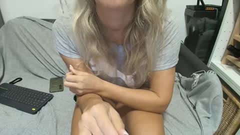 Snapshot of sweetdyzy chatting on November 2025 07:40:01 AM Sweet Dyzy online show from November 2025 07:40:01 AM