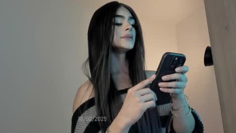 Bella online show from February 2025 09:42:01 PM