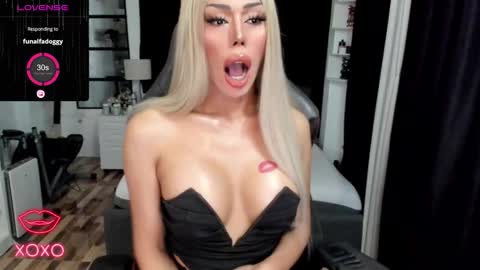 Snapshot of sweetestcandice08 chatting on October 2025 07:57:02 PM CANDACE online show from October 2025 07:57:02 PM