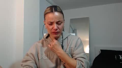 sweef online show from December 2025 01:33:02 AM