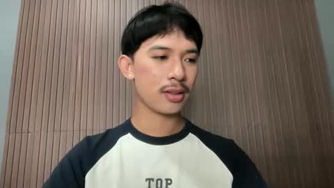 Snapshot of sweetguy102103 chatting on March 2026 05:01:02 AM khrayan online show from March 2026 05:01:02 AM
