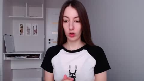 Emma  online show from November 2025 09:43:02 AM