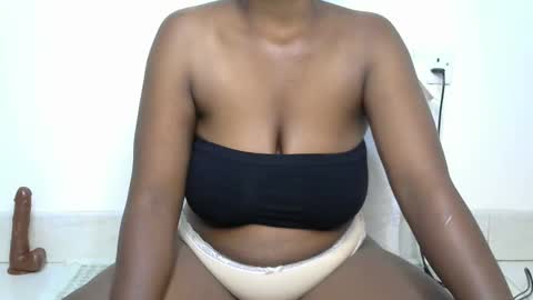 Snapshot of sweetheidey chatting on June 2026 06:02:01 PM sweetheidey online show from June 2026 06:02:01 PM
