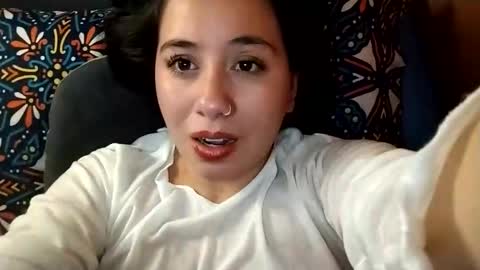 Ana Mara  i cant Make noise My family is here  online show from January 2026 05:13:01 AM