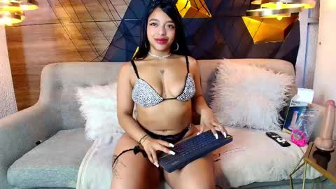 Snapshot of sweetie_foxxxx chatting on November 2025 11:11:02 AM violeta online show from November 2025 11:11:02 AM