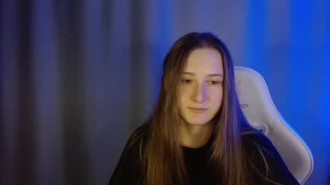 Annie online show from November 2025 09:39:01 PM