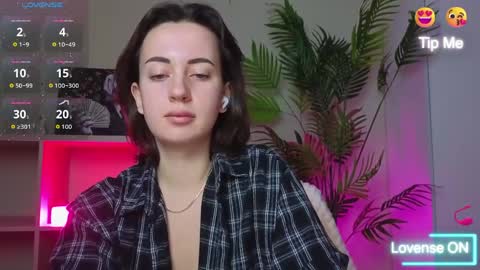 Snapshot of sweetiekendl chatting on April 2026 06:44:02 AM Kendl online show from April 2026 06:44:02 AM