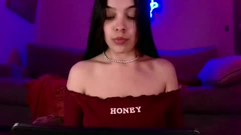 Snapshot of sweetieslikebutter chatting on February 2025 05:55:02 AM Blu Sweets online show from February 2025 05:55:02 AM