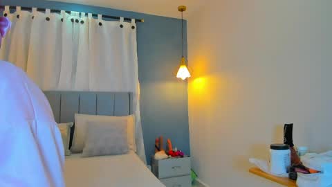 Snapshot of sweetkimmie_ chatting on April 2026 11:28:01 AM Isabel online show from April 2026 11:28:01 AM