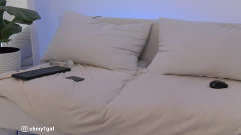 Snapshot of sweetkira1 chatting on October 2025 06:45:01 AM SweetKira1 online show from October 2025 06:45:01 AM