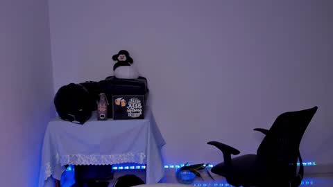 Snapshot of sweetlian_04 chatting on December 2024 10:08:02 PM Lian online show from December 2024 10:08:02 PM